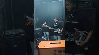 Jadi Bassist Palsu dulu 😁 #punk #rock #littlechaos