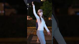 Langzhuo, Tibetan girl, graceful Tibetan dance \