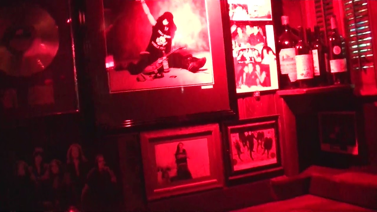 Guns N Roses Table In Rainbow Bar Grill By Lucydavalosok