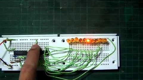Random number generator using IC4017 and IC4011