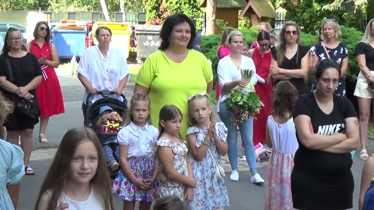 Rozdávanie vysvedčení na ZŠ s MŠ Arpáda. Felcána