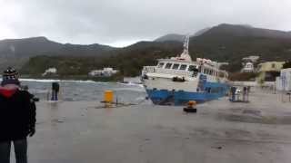 Ship in danger!  Το Παναγία Σπηλιανή κινδυνεύει μες το λιμάνι της Νισύρου