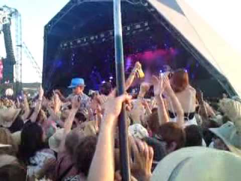 Dizzee Rascal and Florence And The Machine You Got The Dirtee Love & Bonkers Live Glastonbury 2010