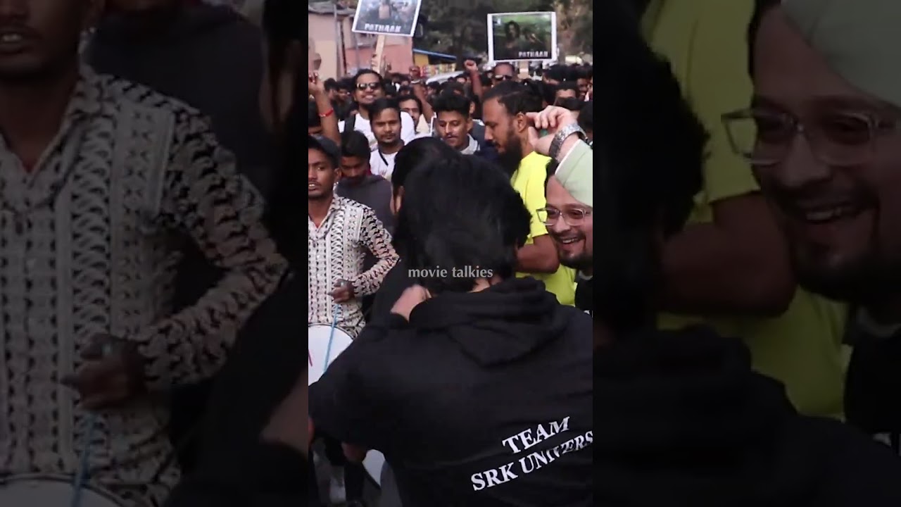 Shah Rukh Khan Pathaan FDFS At Gaiety Galaxy 