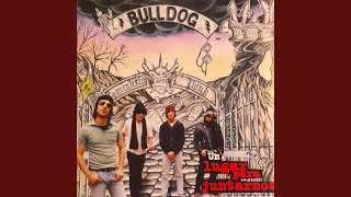 Video thumbnail of "Bulldog - Volar Volar"