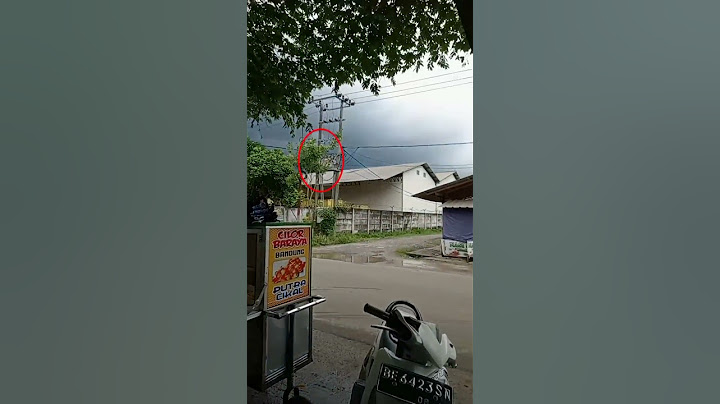 Penampakan kuyang terbang di balik awan yang hitam pekat #hororrr