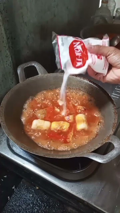 There was someone who bought seblak but I refused just because of a trivial matter.