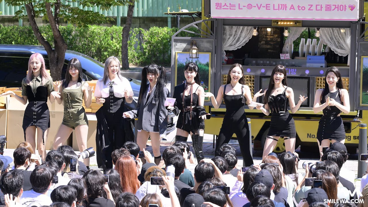 [8K] TWICE 'Talk that Talk' 응원법 with ONCE 직캠 @ 미니 팬미팅 | 220827 - YouTube