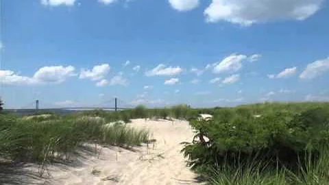 DUNES, a very short film by Deborah Ellen Matlack