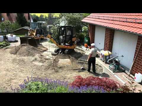 Garage driveway and parking lot construction with “Elastopave” from BASF.