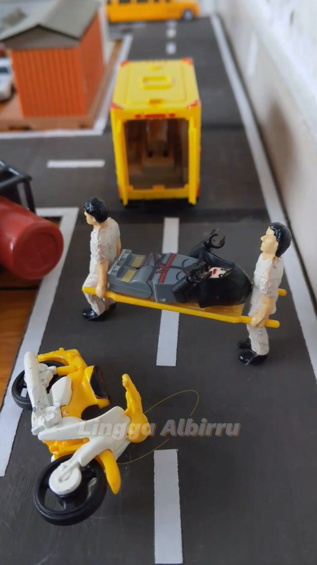 Mainan Airport Playset ✈️ Seri AirAsia Seru - Lifia Niala - YouTube