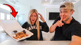 IK HEB EEN INSECT IN HET ETEN VAN MIJN VROUW GEDAAN!! *Ze raakte in paniek*