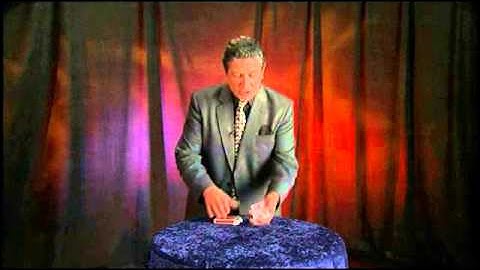 Essentials in Magic Invisible Deck - DVD - Alberico Magic