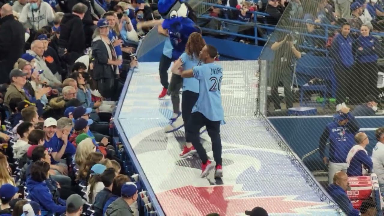 [직캠 ] 2022 Toronto BlueJays J Force 공연 (MLB에는 치어리더가 없다 )