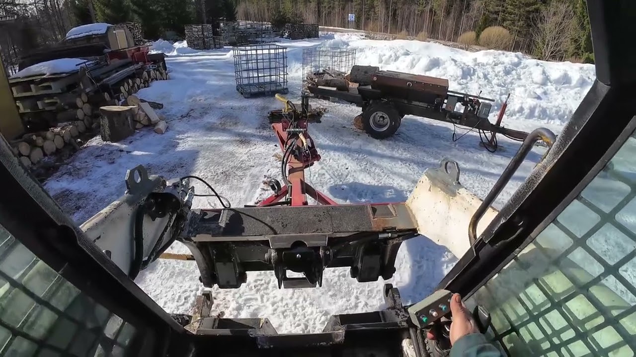 Puut suurenee ja halkaisukonekkin yskii