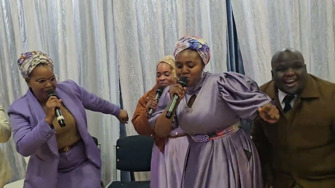 Song: Zimunandi iZibusiso zeNkosi 