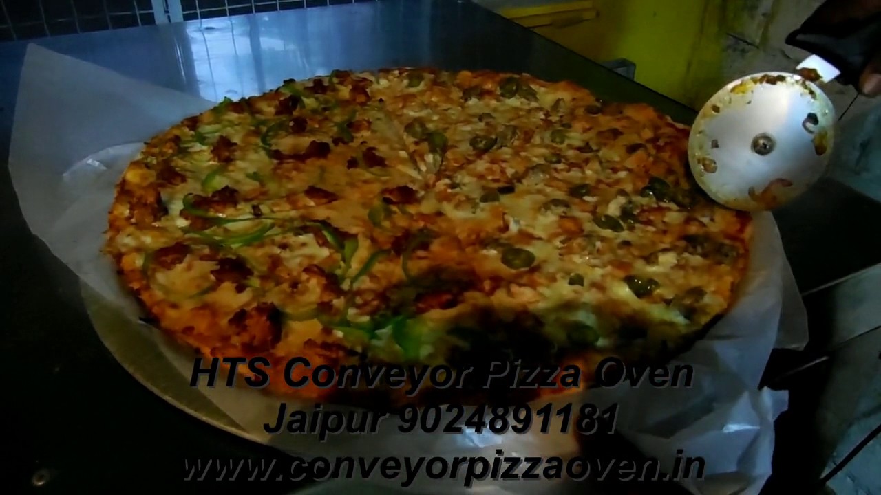 Conveyor Pizza Oven Making large size fresh dough pizza in HTS Conveyor