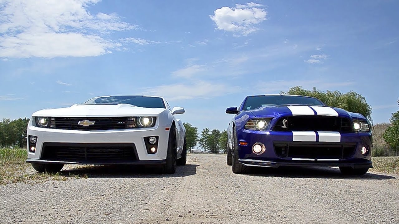 Dodge Challenger vs Ford Mustang vs Chevrolet Camaro. Шевроле Камаро колонки. Comaro vs Karlla. 2 Сравнения 2 сравнения фотографий Форд Мустанг и Ламборджини. Форд против мустанга