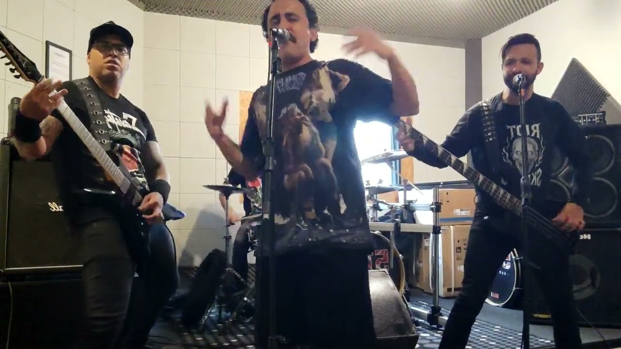 Riot Skulls - Lost in Space - Misfits 