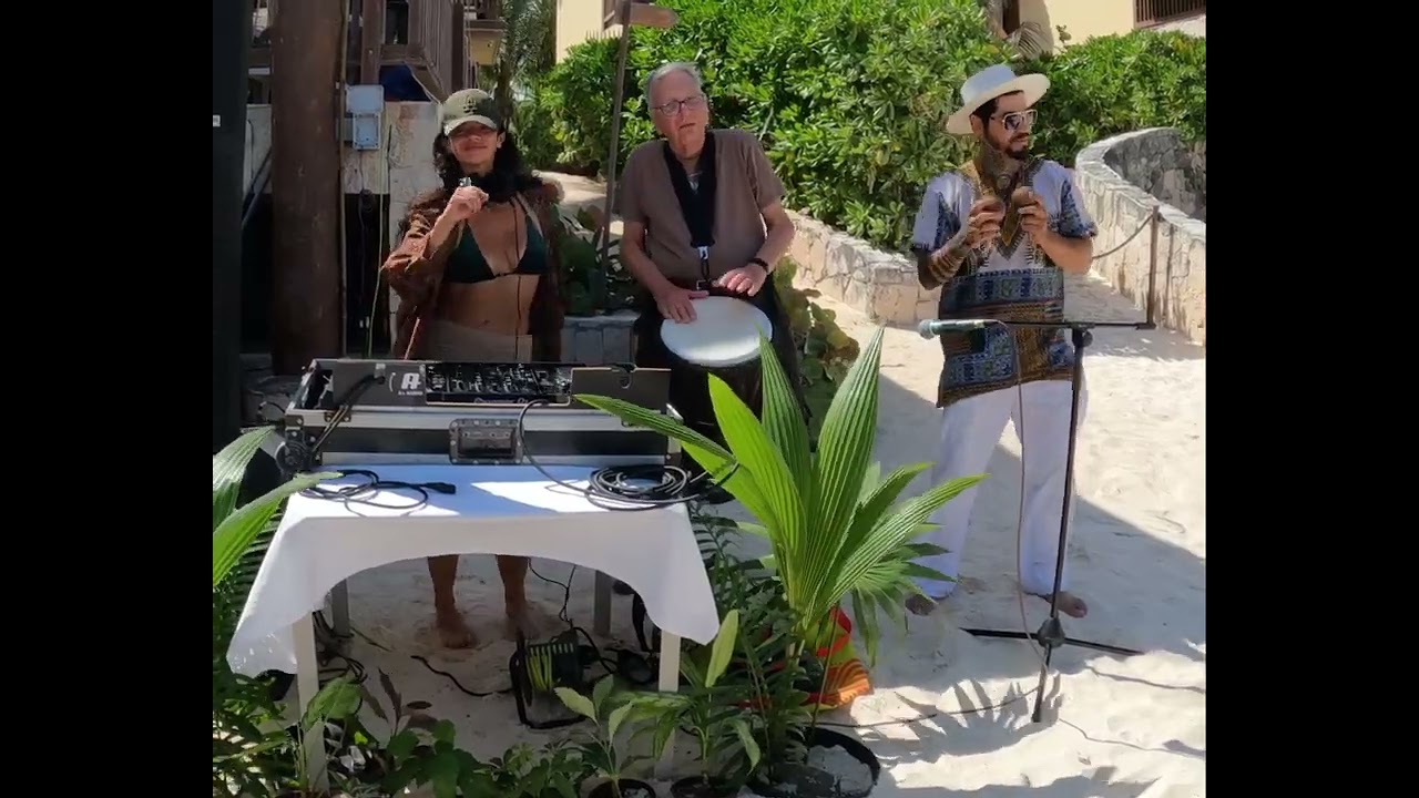 Am1manTravel groovin' with @salvadrumz in Mexico