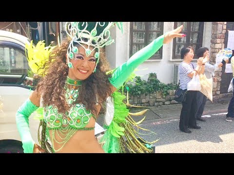 お祭りに登場！フェジョンプレットのダンサーさん♪　SAMBA CARNIVAL (サンバカーニバル)