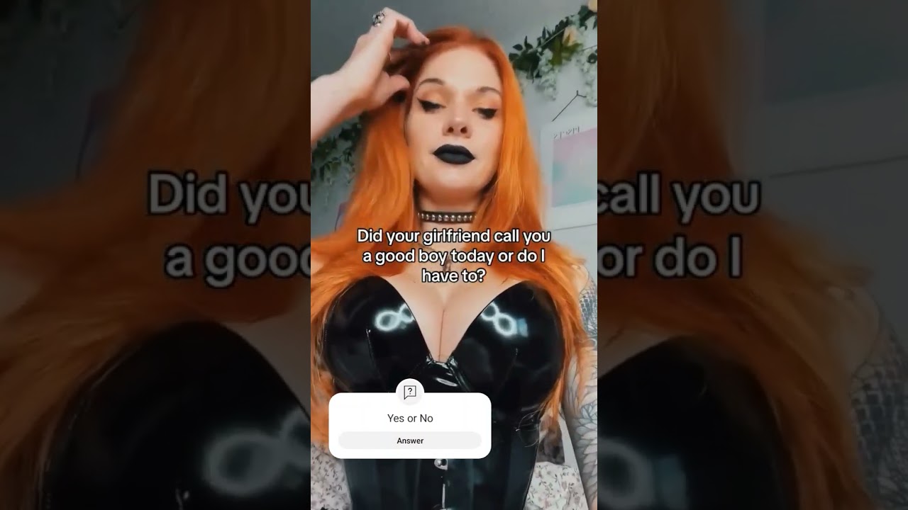 ⁣Do I?? #latex #latexmistress #mistress #bdsmlifestyle #bdsm #gothicgirl #latexcatsuit