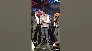 الكينج محمد منير ومحمد حماقي يشعلوا الاجواء في حفل زفاف احمد عصام 