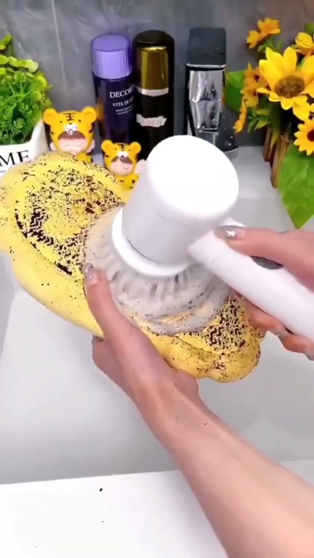 Electric Automatic Cleaning Brush Tool