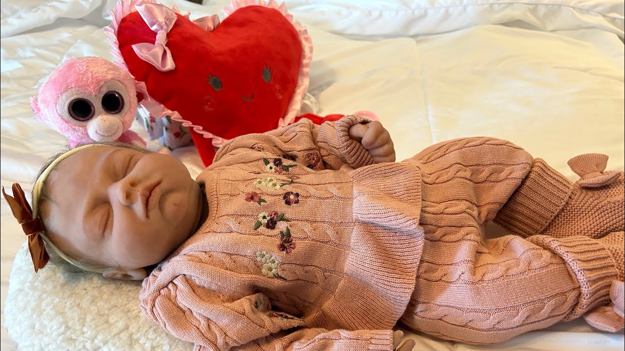 В субботу переодеваю свою маленькую Лори-Энн #playdaysaturday @patriciasdollydreamz6569