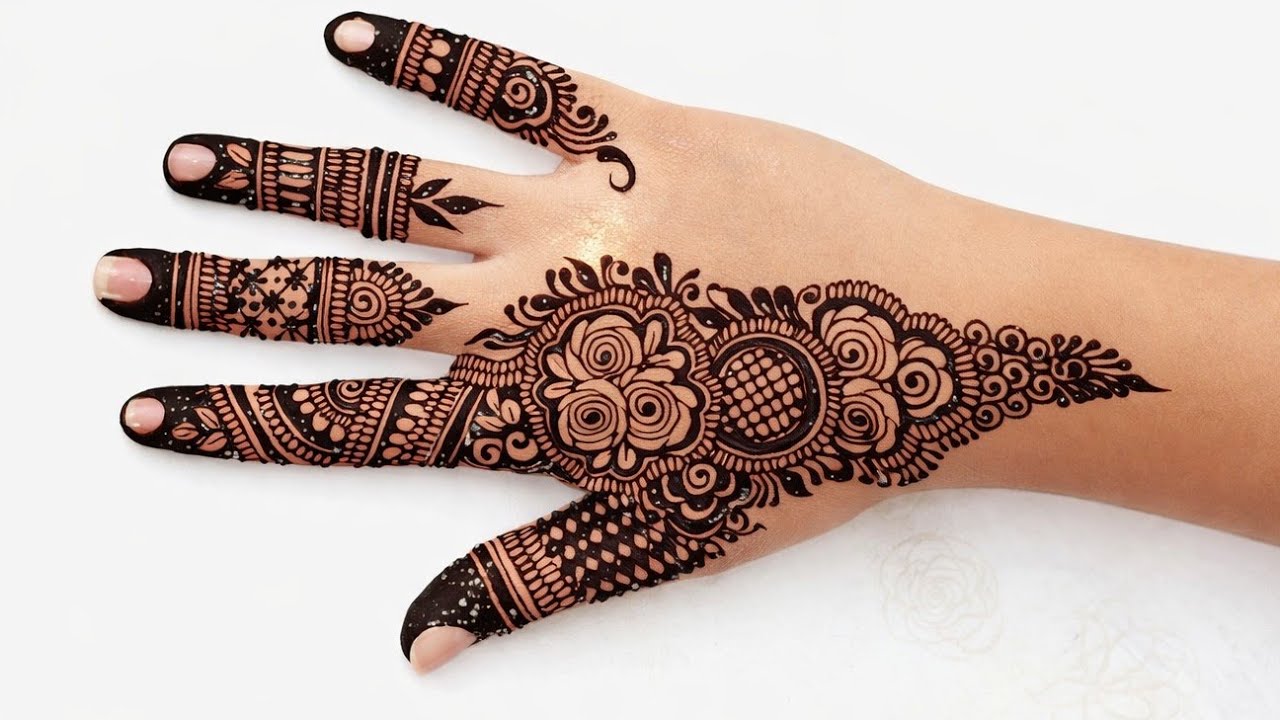 Mini mehndi designs for baby hands 