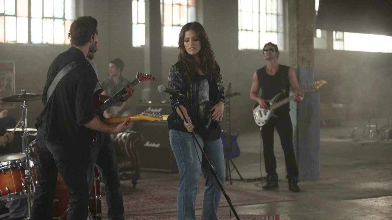 Behind the Scenes with Ashley Graham at Addition Elle's Fall Campaign Video Shoot