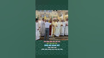 CẢM ĐỘNG HÌNH ẢNH ANH TRAI ĐỨC TGM GIUSE NGÔ QUANG KIỆT TRAO VÒNG HOA MỪNG NGÂN KHÁNH GIÁM MỤC