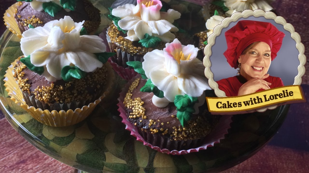 Buttercream Daffodil How to Pipe a Flower on a Cupcake Live demo