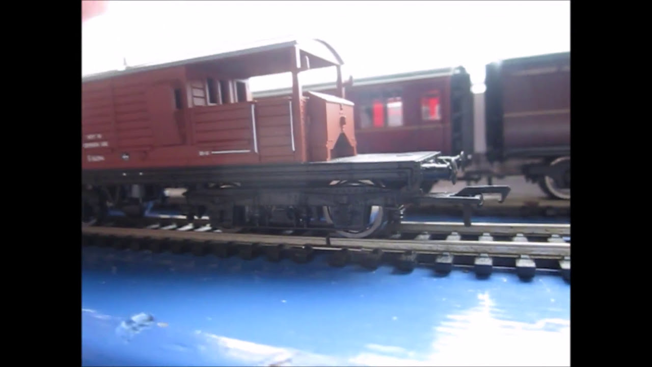 Bachmann Queen Mary and Limited Edition Toad Brake Van Review