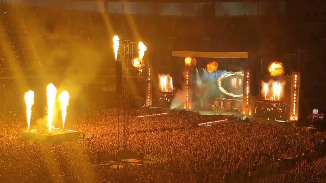 Lady Gaga - Born this way - Stade de France - PARIS 2022 Chromatica Ball