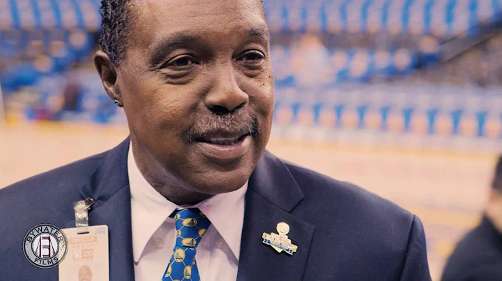 Meet the assist man on Steph Curry's tunnel shot