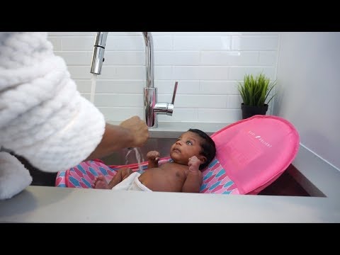 newborn-bath-routine-|--baby-favour