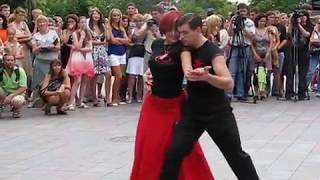 Урок аргентинского танго на Думской площади, часть 1. Урок аргентинского танго на Думской площади, часть 1.
