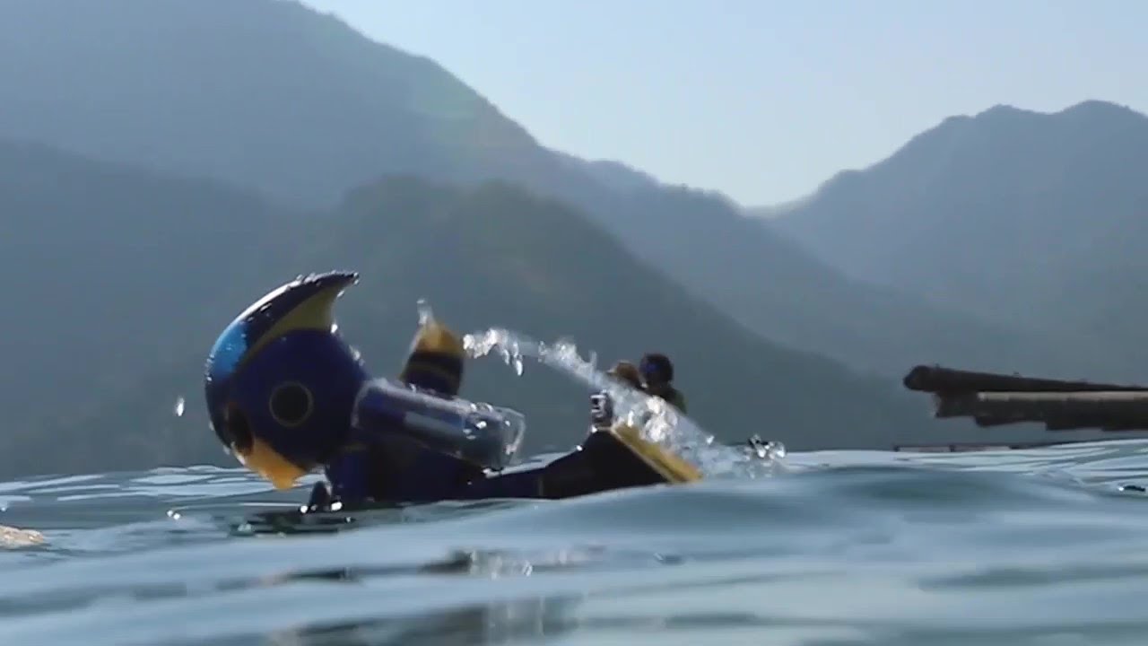 トミカ スペシャル2019 エボルタNEO チャレンジ 遠泳 厳島神社 - YouTube