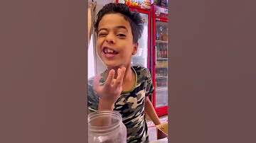 طفل يريد يشتري من الاسواق بس يبقى يلح بكلمه وتصير مشكله شوفو السبب 