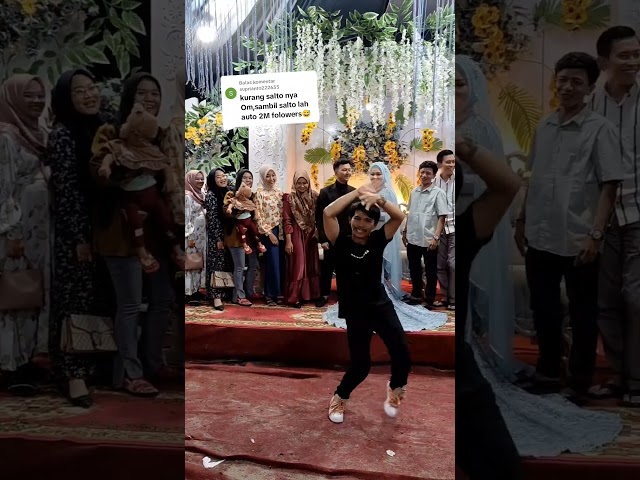 salto depan orang nikahan wee🤣🤣🤣🤣🤣 #viral #adekrayong class=