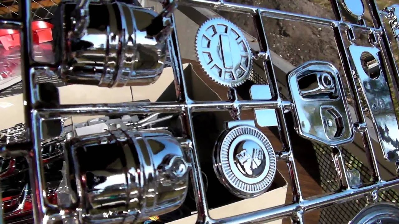 Revell - 1/8 scale '65 Corvette In-box review - YouTube