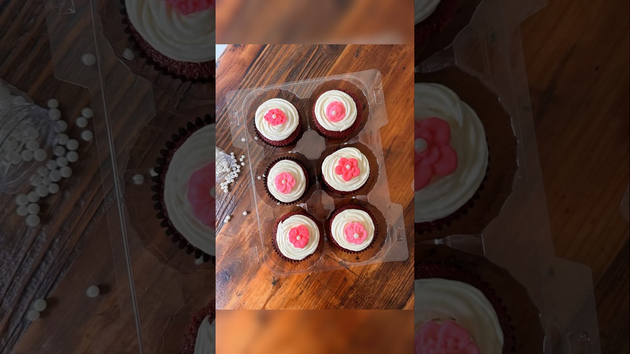 Red velvet | Cupcakes | Fondant
