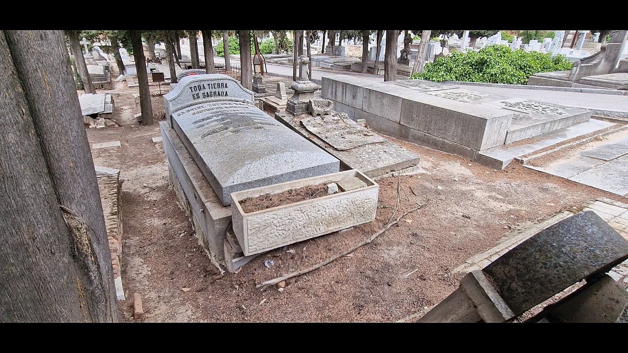 Ilustres Enterrados - El Cementerio Civil de Madrid