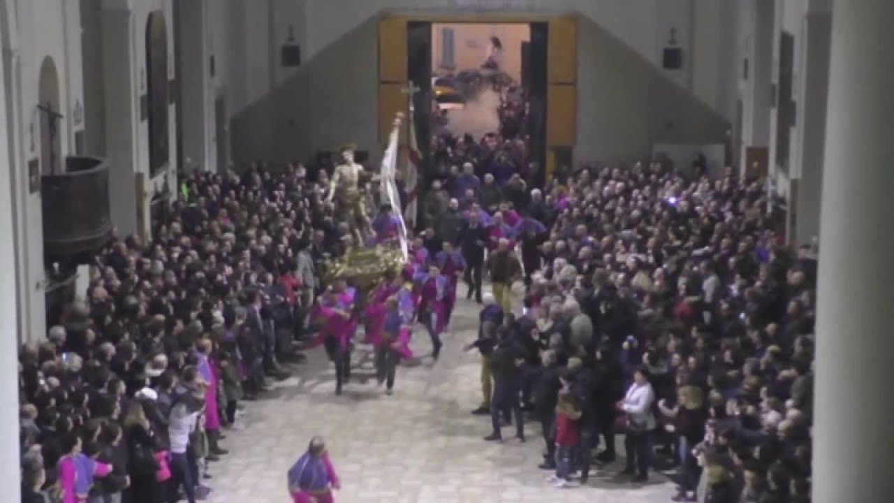 Pasqua di tradizioni, il volo e le castagnole