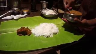 الأكل على ورق شجر الموز - بانجلور الهند