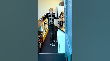 How to mess with an elder emo #emo #poppunk #alttiktok #alternativetiktok via uprawr tiktok