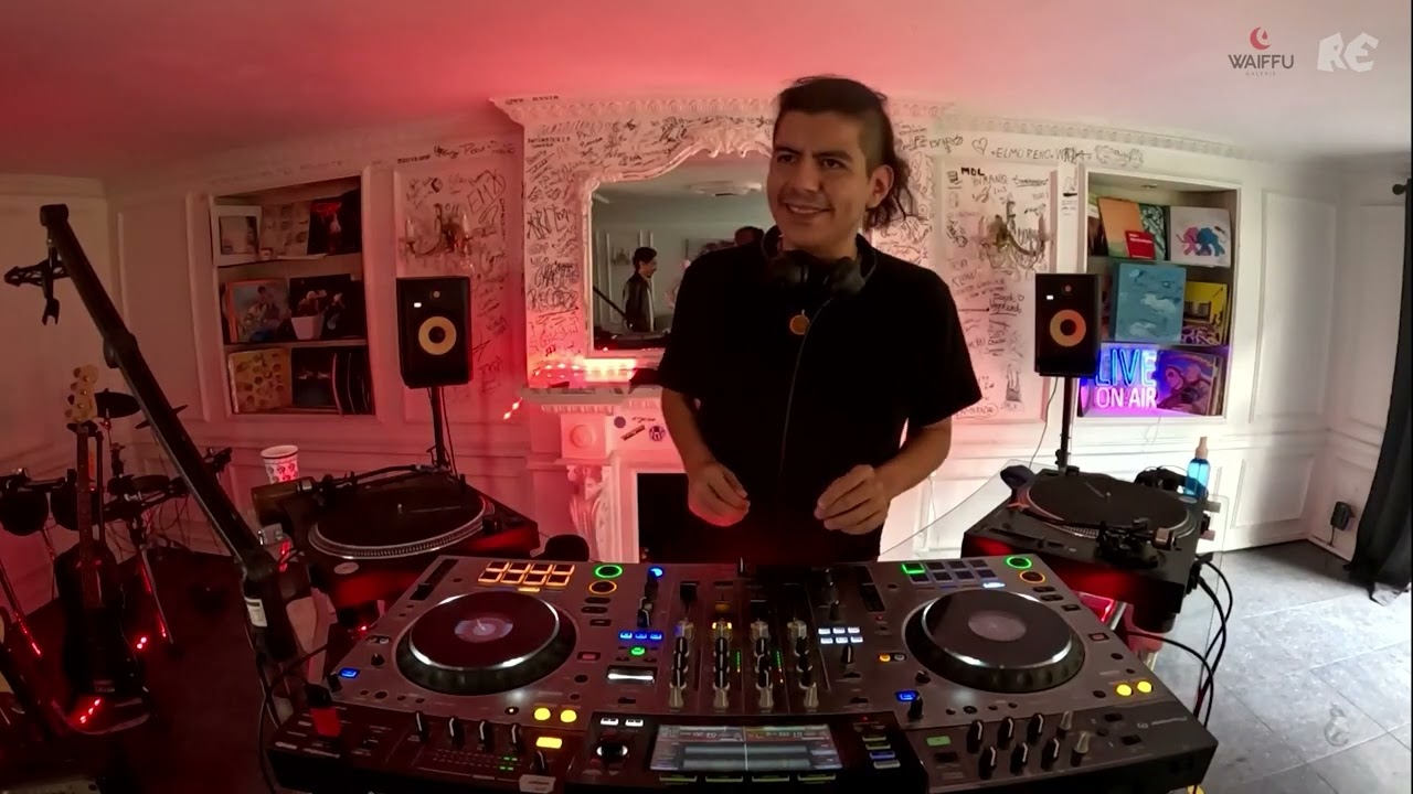 Waiffu Galerie Presents: Tierra de Ovnis