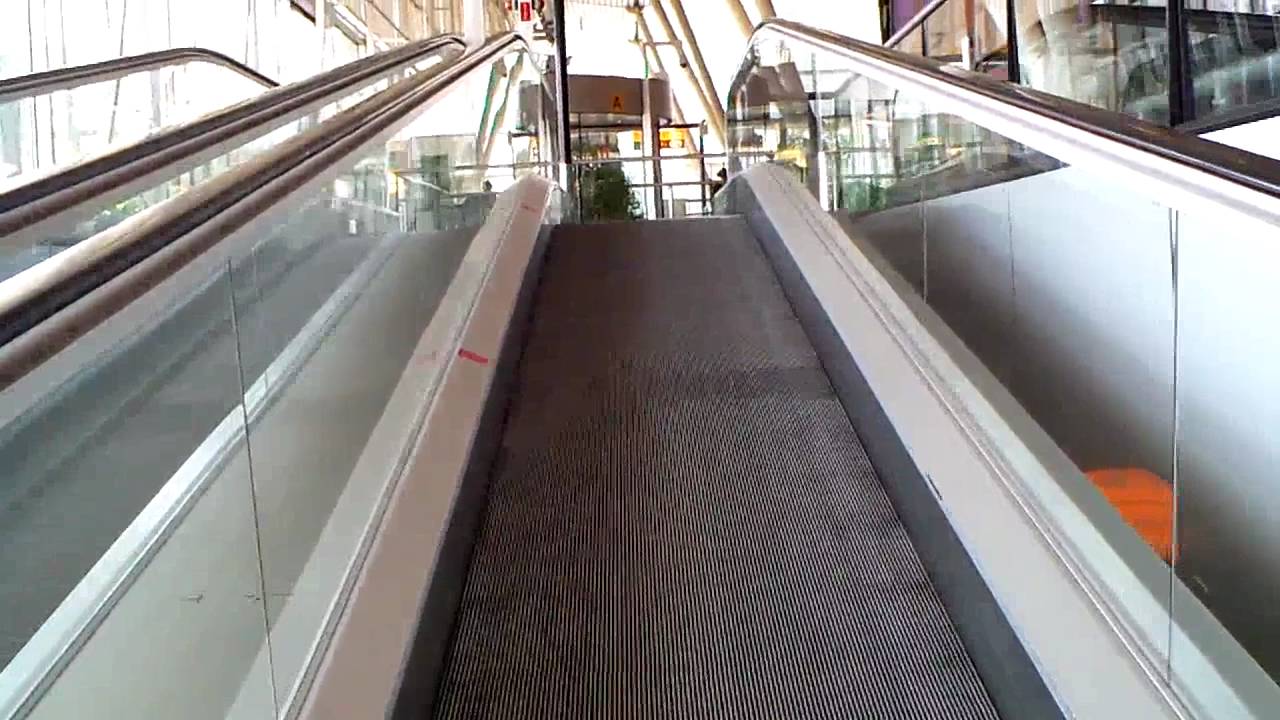 A flat Kone escalator (1 broken) Schiphol/Amsterdam Airport YouTube