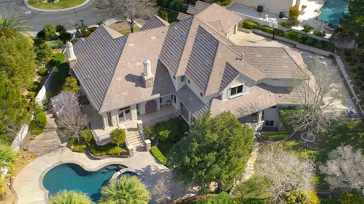 $1.25 Million Dollar Home with Golf Course Views i...